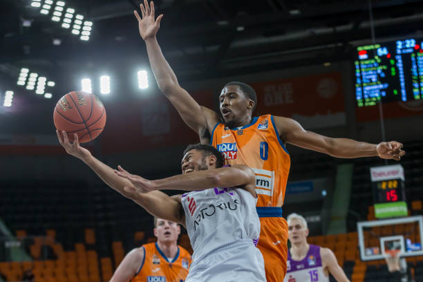 皇马中场塞 皇马中场塞